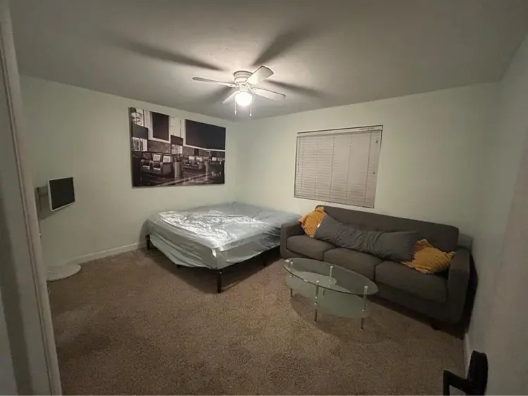 Room for rent in central location