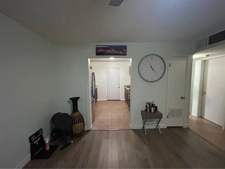 Room for rent in central location