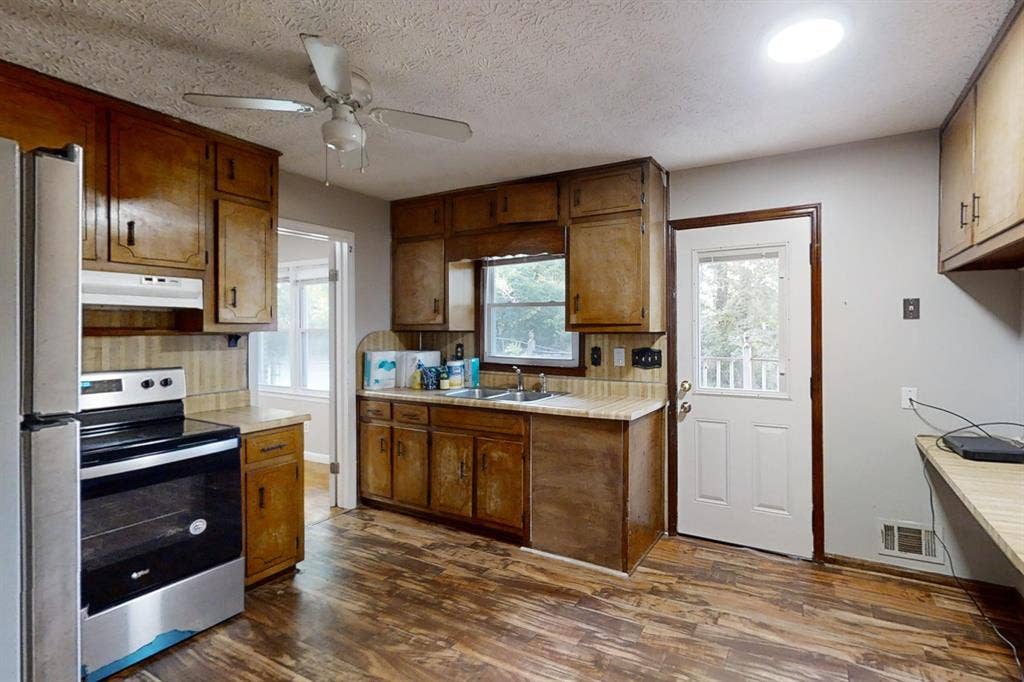 9 BR in Stone Mountain