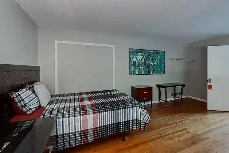 9 BR in Stone Mountain