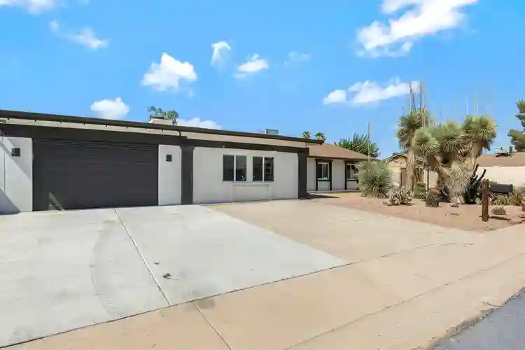 8 BR in Phoenix