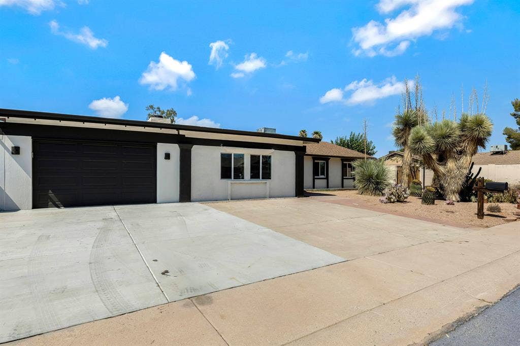 8 BR in Phoenix