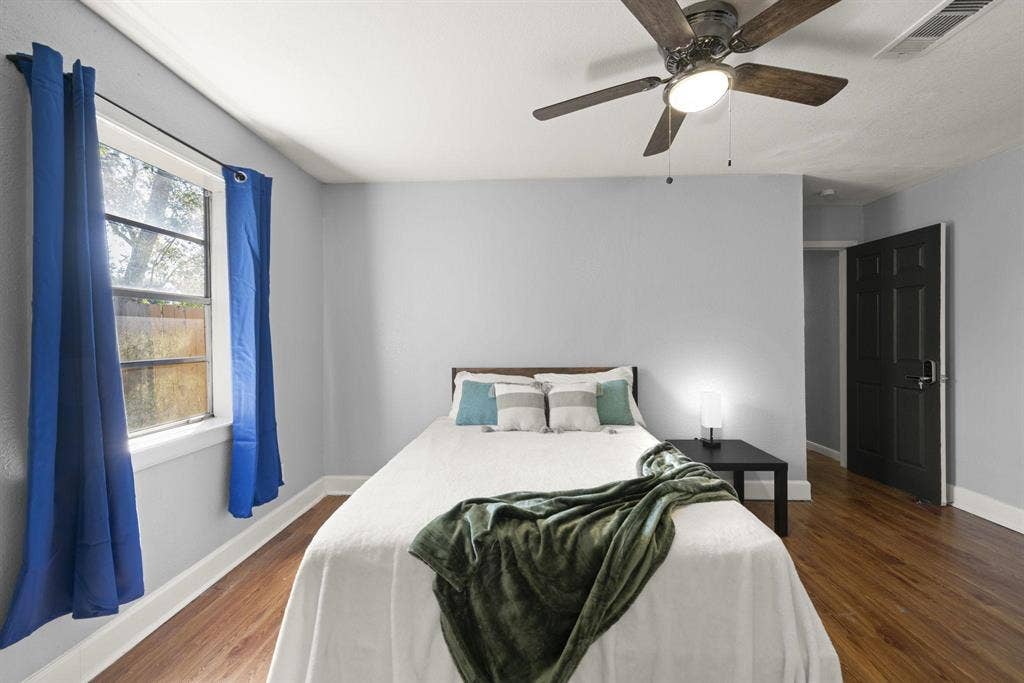7 BR in Houston