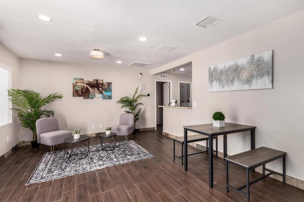 7 BR in Tempe