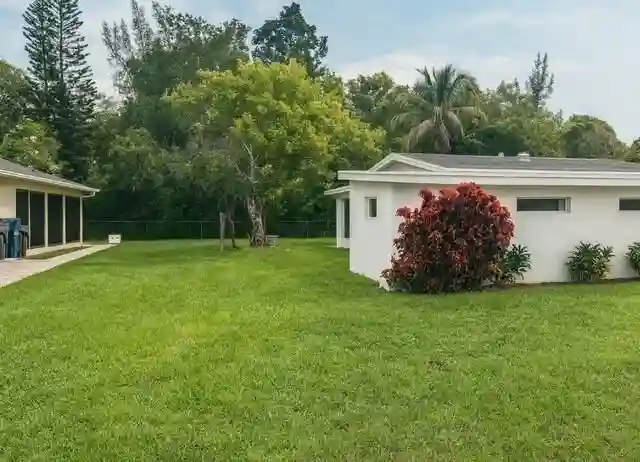 6 BR in Royal Palm Beach