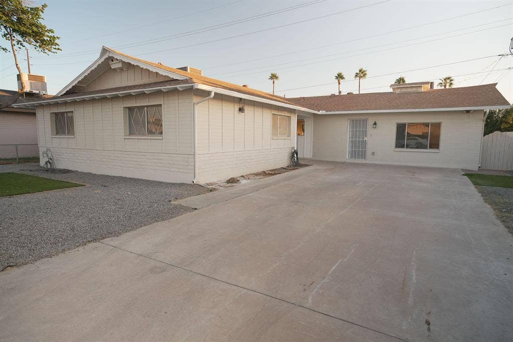 7 BR in Glendale