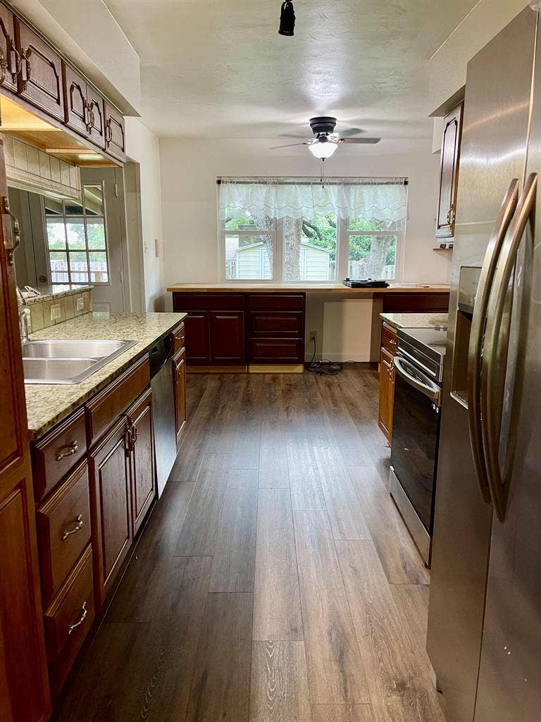 3 BR in Universal City