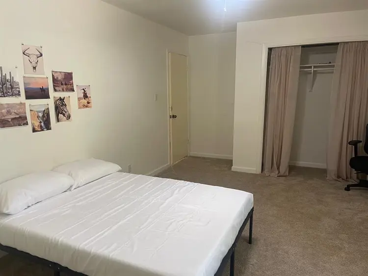 3 BR in Universal City