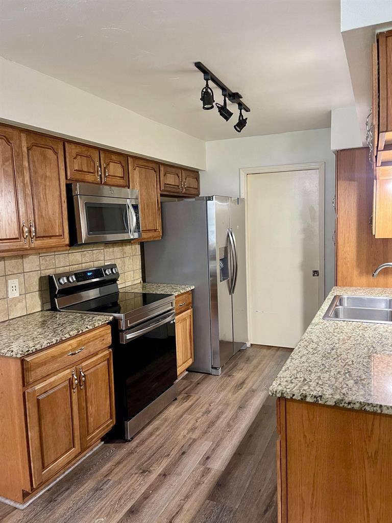 3 BR in Universal City