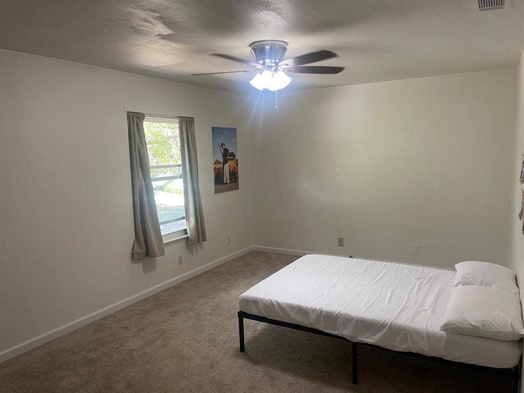 3 BR in Universal City