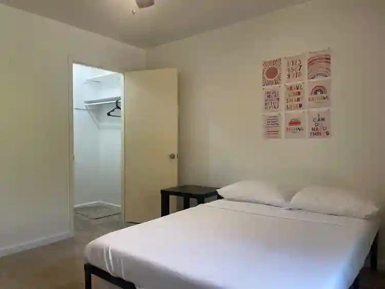 3 BR in Universal City