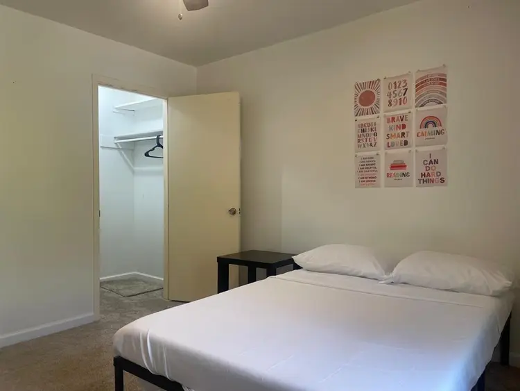 3 BR in Universal City