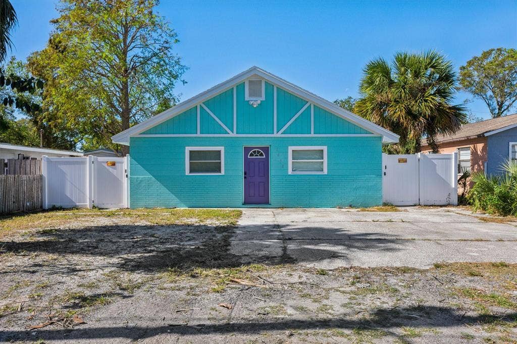 6 BR in St. Petersburg