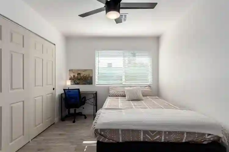 6 BR in Mesa