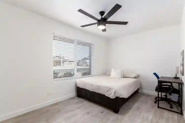 6 BR in Mesa