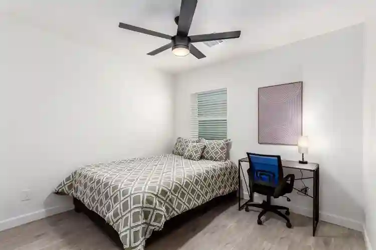 6 BR in Mesa