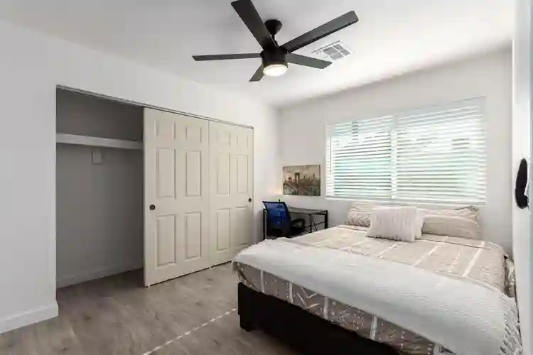6 BR in Mesa