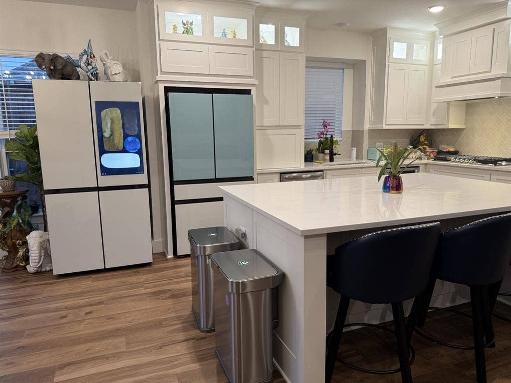 Room in brand new house for female