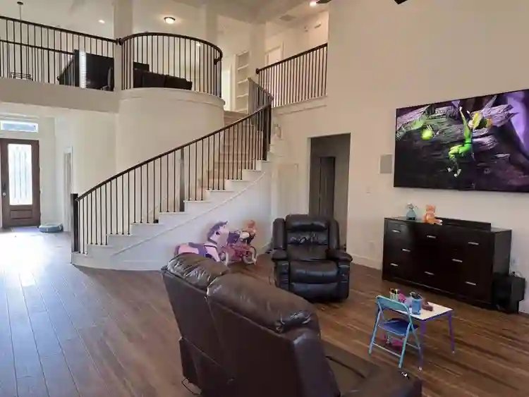 Room in brand new house for female