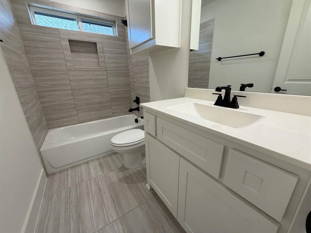 Room in brand new house for female