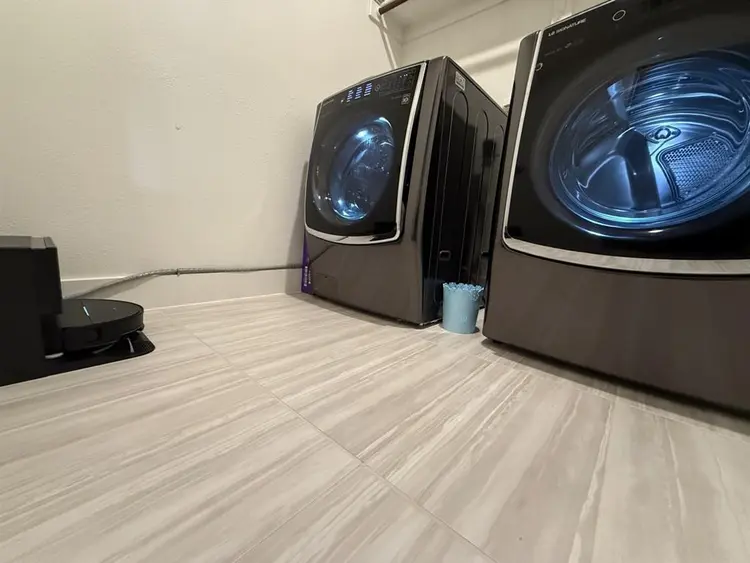 Room in brand new house for female