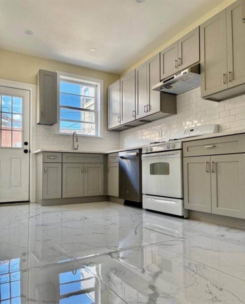 Furnished bedroom in Grays Ferry.