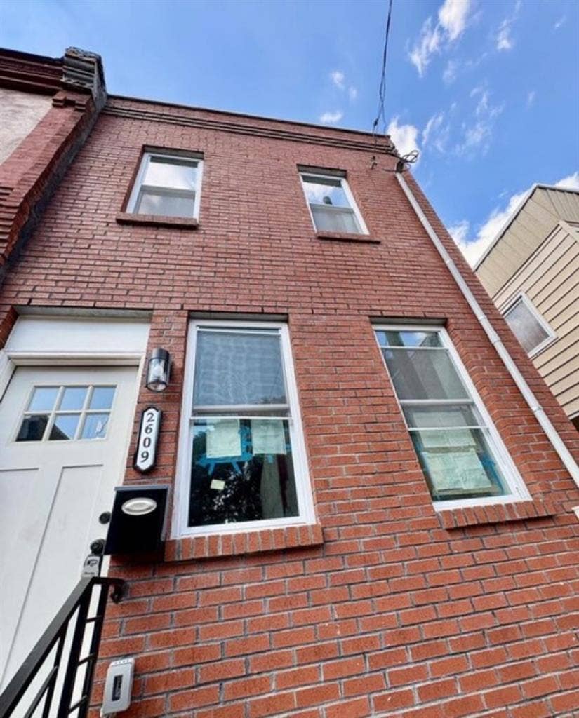 Furnished bedroom in Grays Ferry.