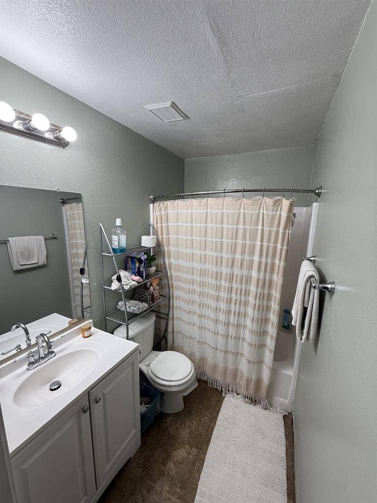 Private Room for rent !!🏠