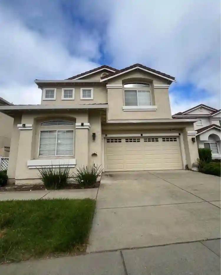 available Jan 1, close to Bart