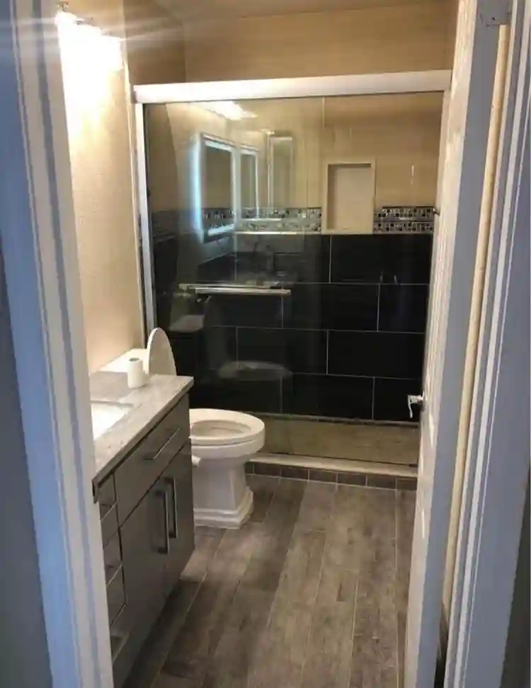 available Jan 1, close to Bart