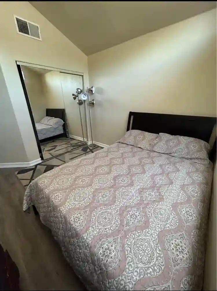 available Jan 1, close to Bart