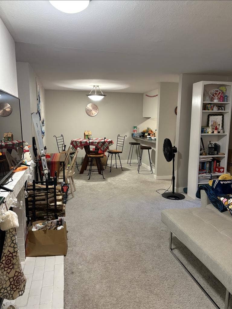 Looking for a roommate in Bellevue