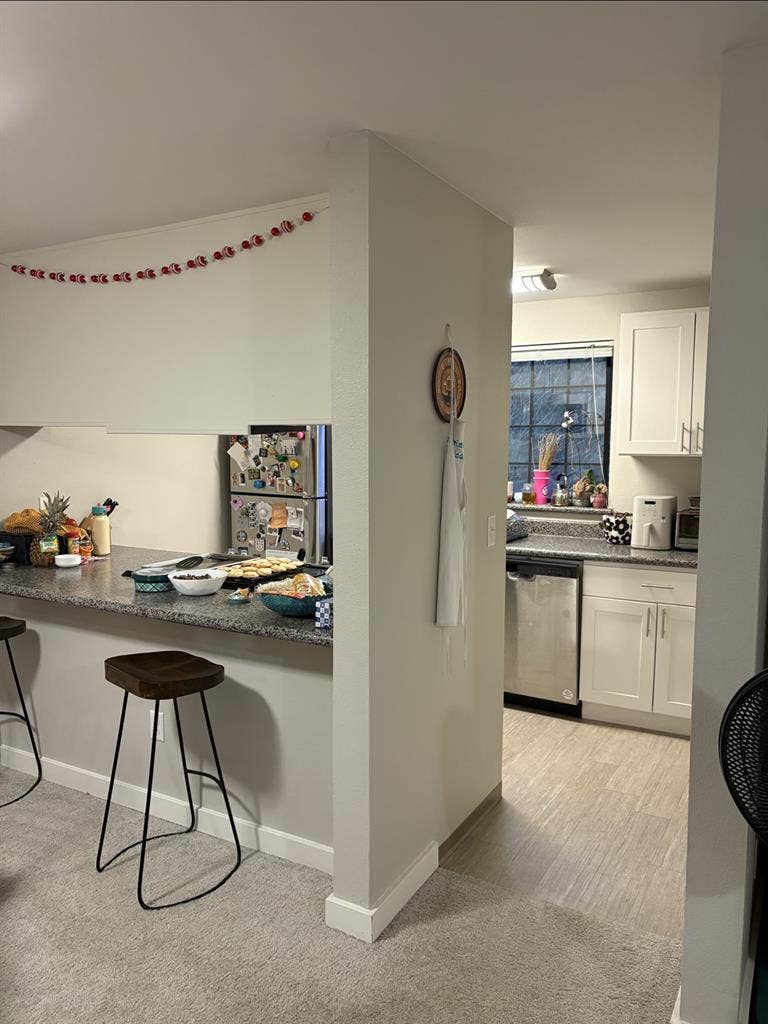 Looking for a roommate in Bellevue