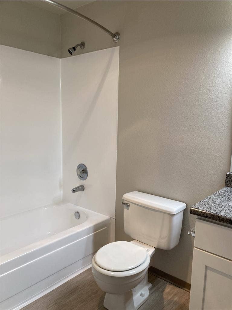 Looking for a roommate in Bellevue