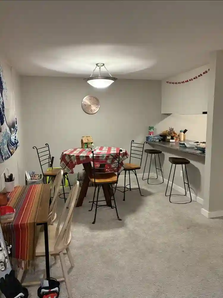 Looking for a roommate in Bellevue
