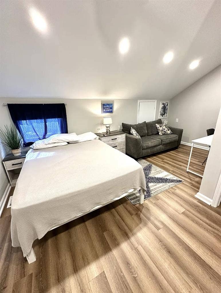 Furnished Private Room in Surfside