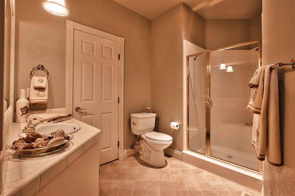 ’ Bed + Attached Bathroom