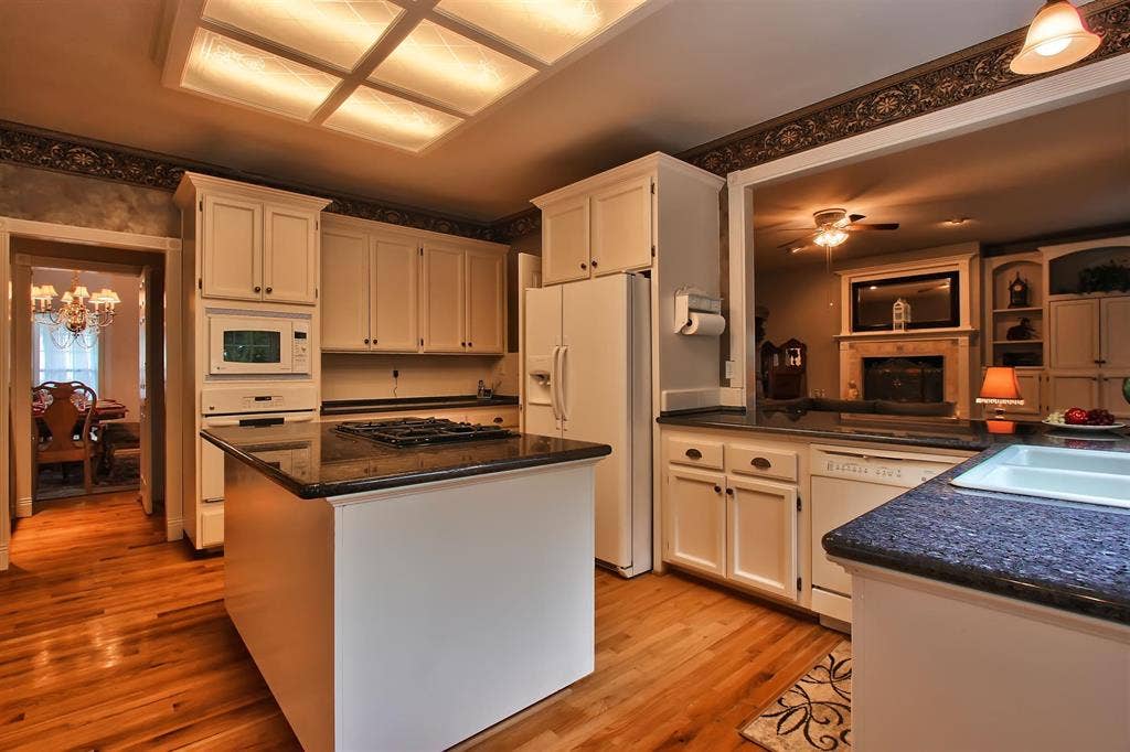 ’ Bed + Attached Bathroom