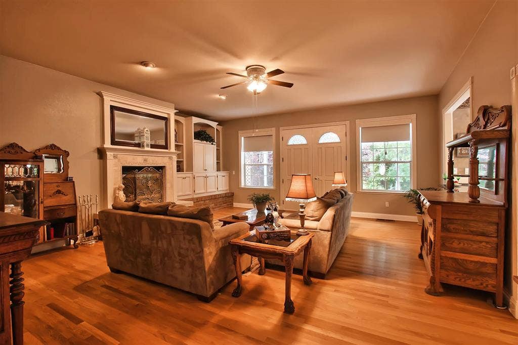 ’ Bed + Attached Bathroom