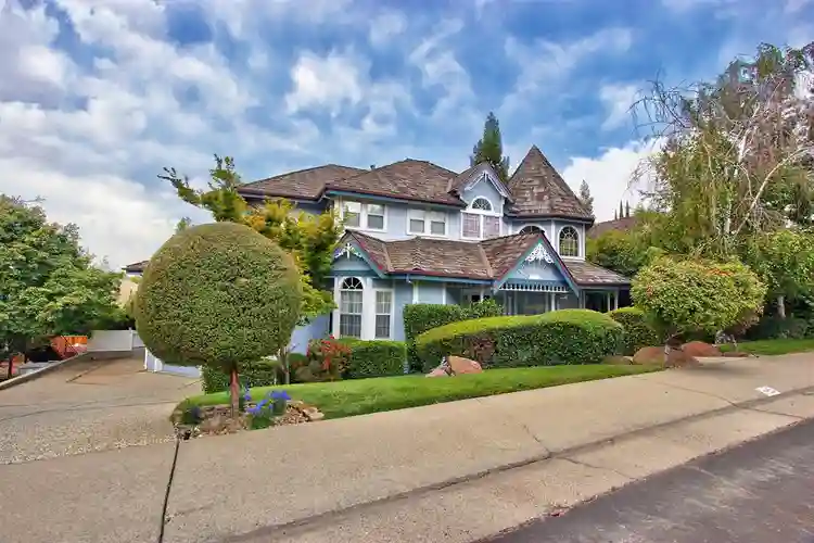 ’ Bed + Attached Bathroom