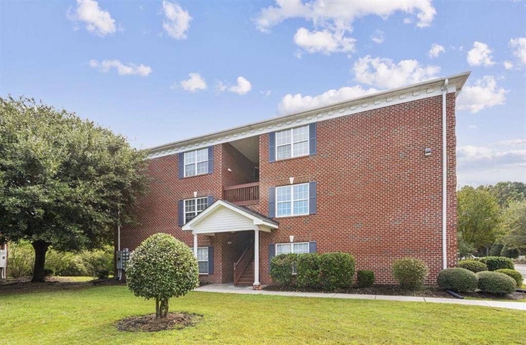 Looking for 1 Roomate To Move-In