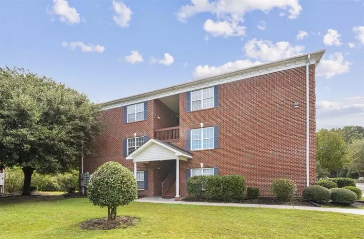 Looking for 1 Roomate To Move-In