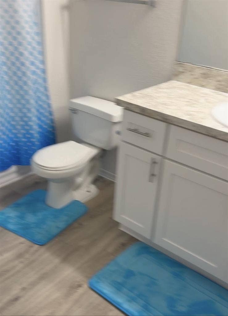 BDRM PRIVATE BATH & WALK-IN CLO