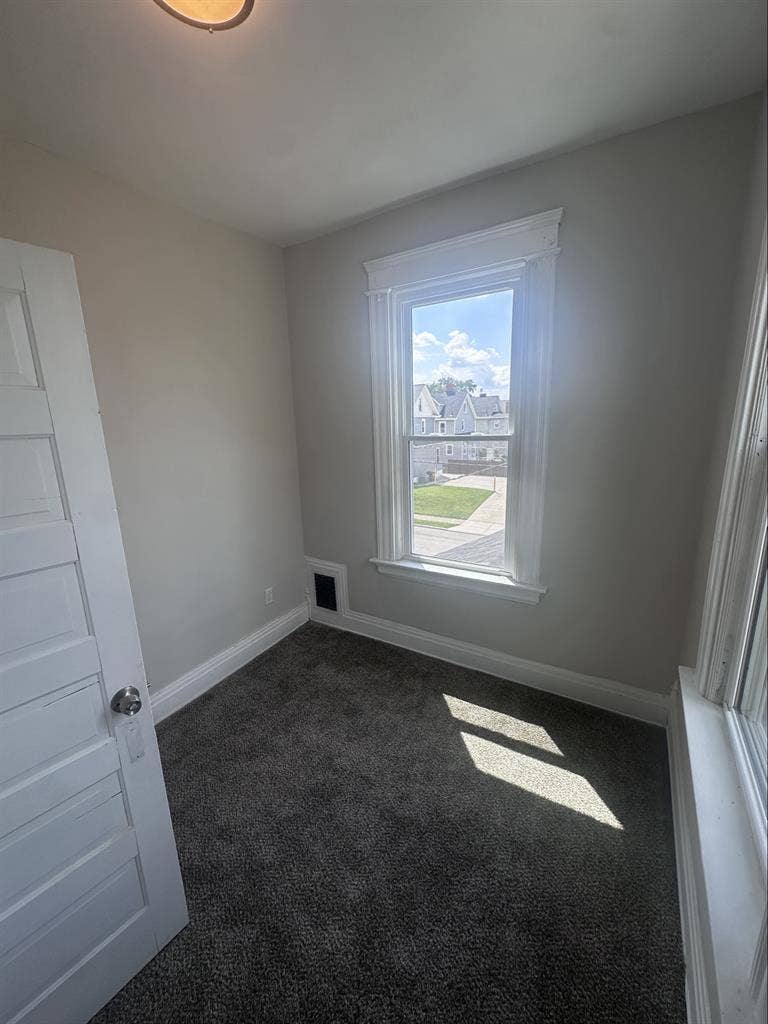 Luxury 3-BdRm Floor w Private Bath