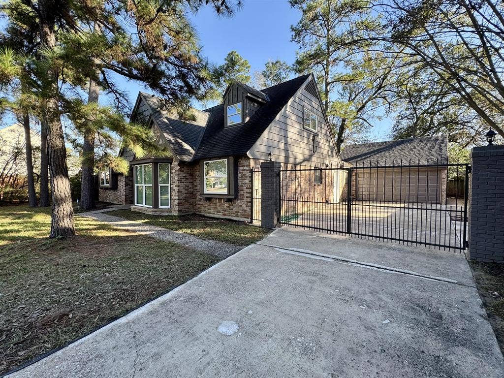 7 BR in Houston