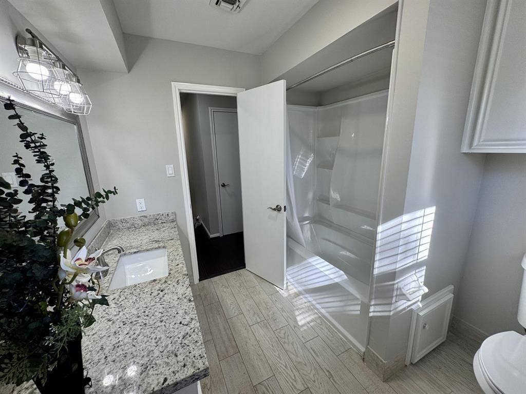 7 BR in Houston