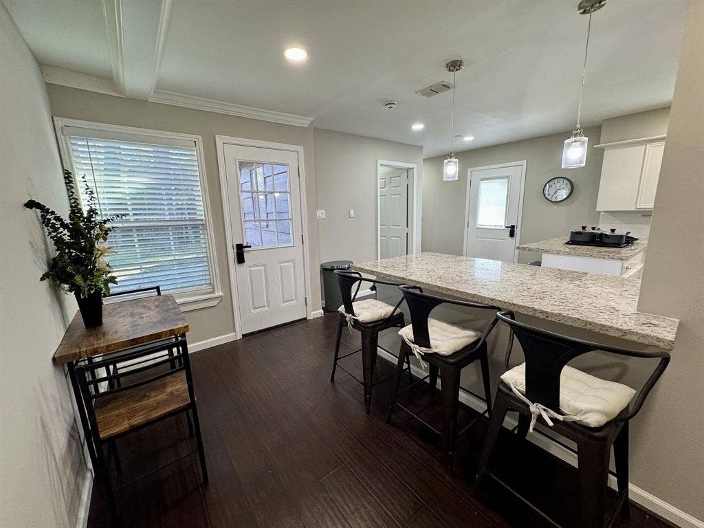7 BR in Houston