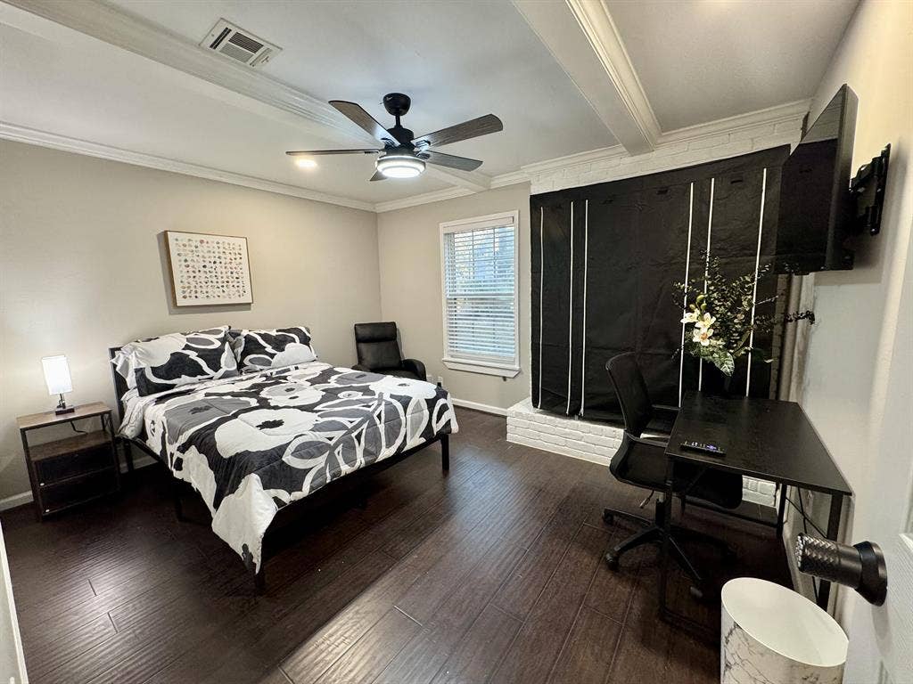 7 BR in Houston