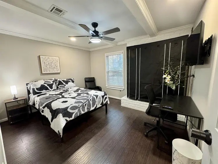 7 BR in Houston