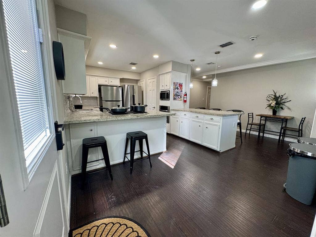 7 BR in Houston